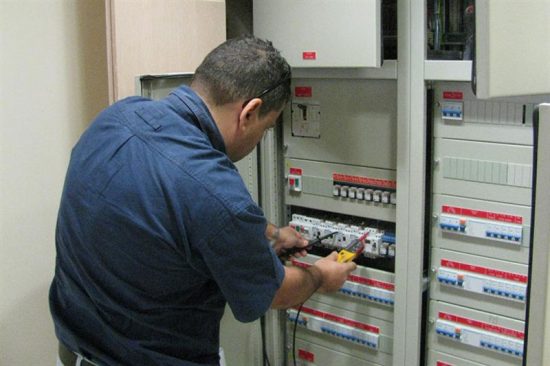 חשמלאי ברמת השרון